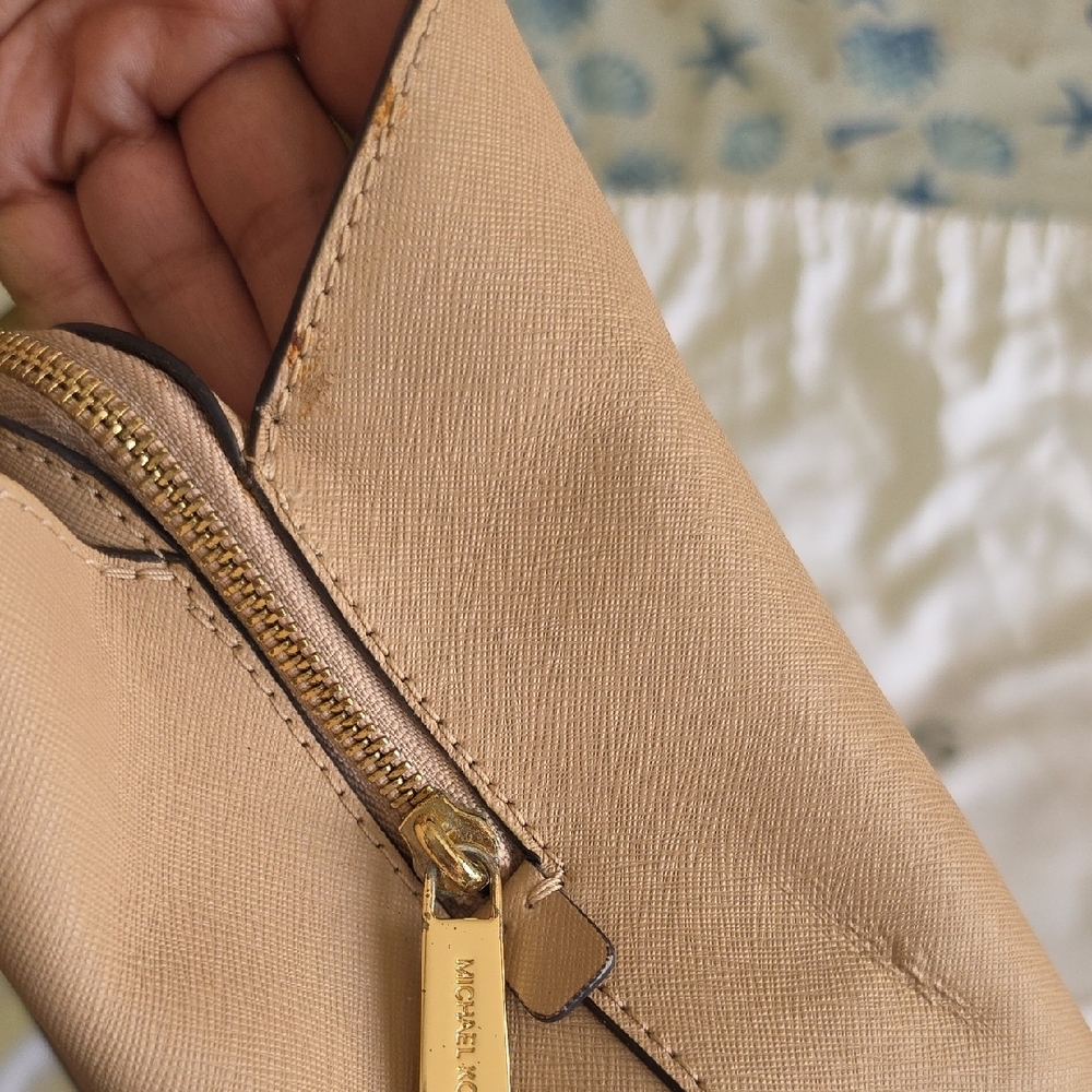 Michael Kors Savannah Large Satchel - Picture 9 of 15